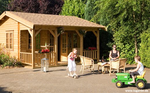 Woodpro Gartenhaus Maßarbeit: Ein Gartenhaus mit angeschlosseneer Veranda eignet sich hervorragend als Spielzimmer für Ihre Kinder.